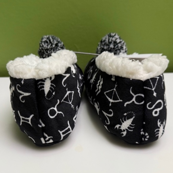 Kensie Slipper Sock with Pom Pom - Picture 3 of 7